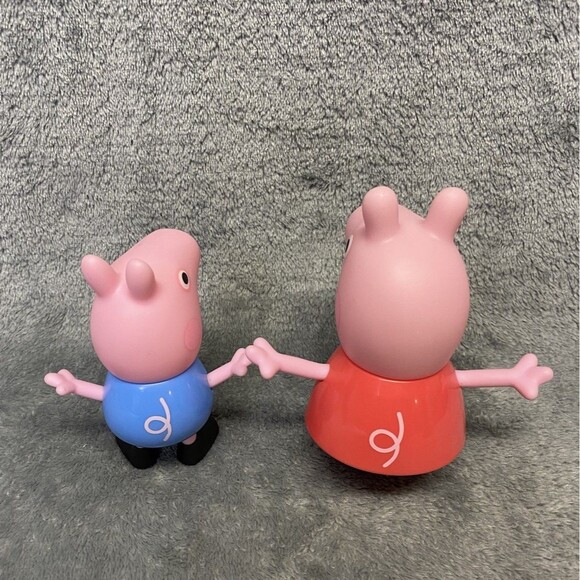 Peppa Pig and her brother George Pig Figurine Toy Set - Picture 4 of 9